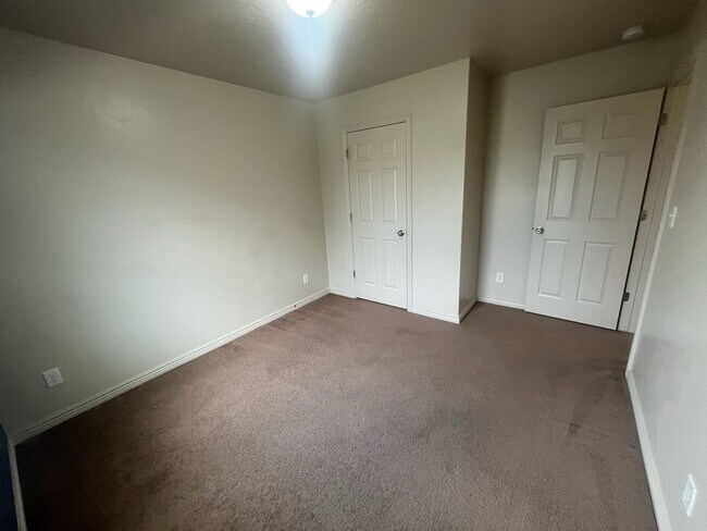 Building Photo - Lovely Home For Rent
