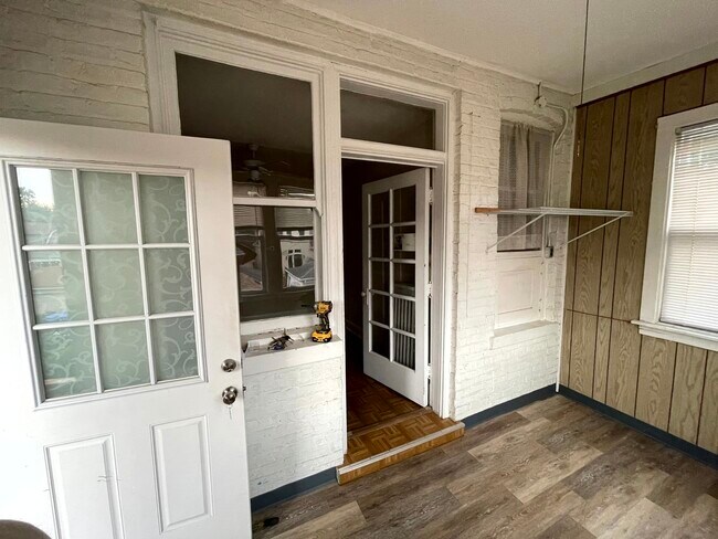 Building Photo - 4044 N Kilbourn Ave