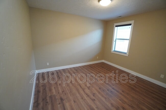 Building Photo - 8848 W Ben St