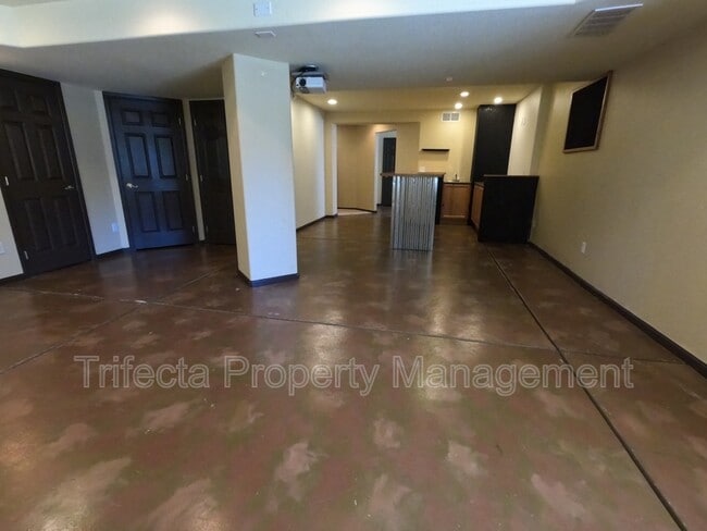 Building Photo - 2215 Harvest St