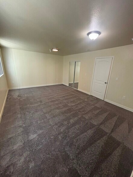 Building Photo - 347 E 107th St