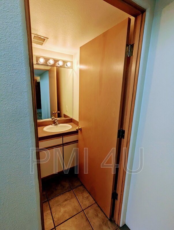 Building Photo - 4105 Bay Ct NE