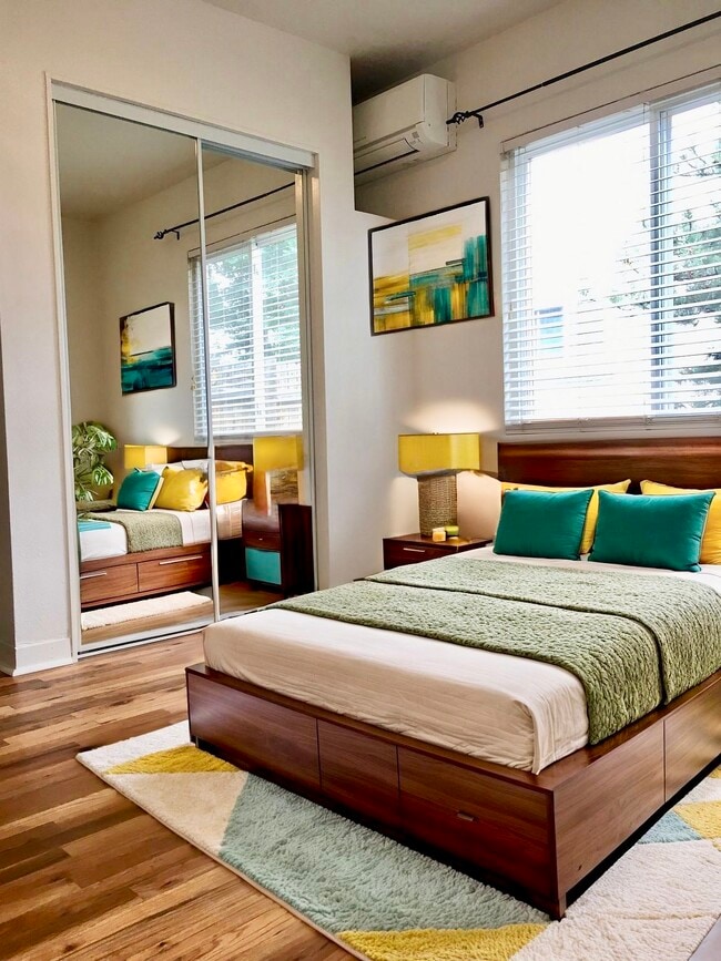 Building Photo - 502 Los Arboles Ave NW