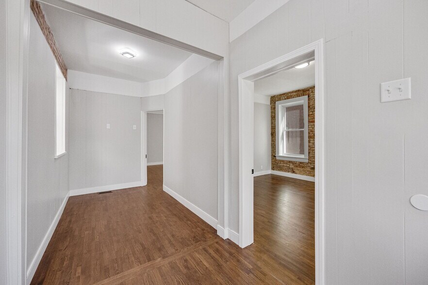 Building Photo - 507 Davis St