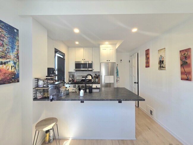 Building Photo - 609 Farragut Pl NE