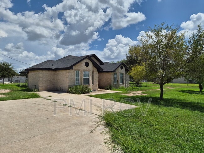 Building Photo - 8314 N Val Verde Rd