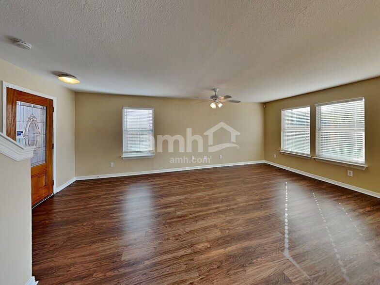 Building Photo - 9742 Liberty Grn