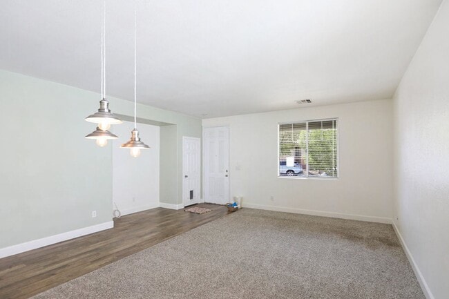 Building Photo - South Summerlin Single Story Pool And Spa Home