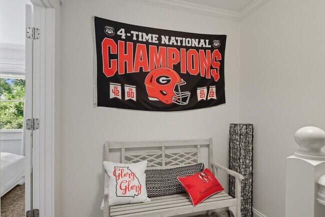 Building Photo - 4 Dearing St