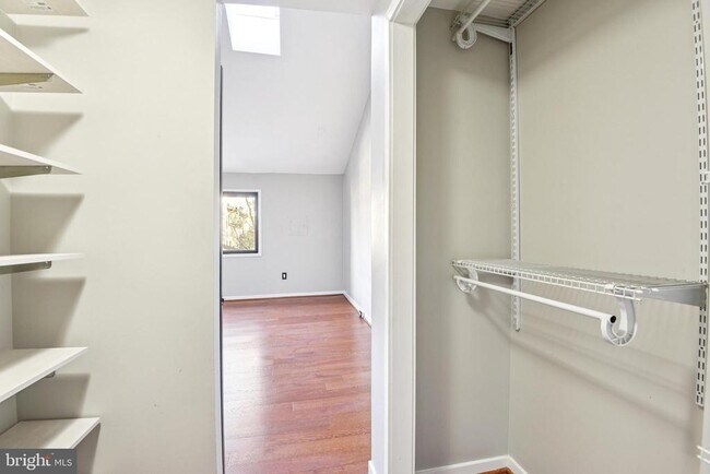 Building Photo - 9717 Hellingly Pl