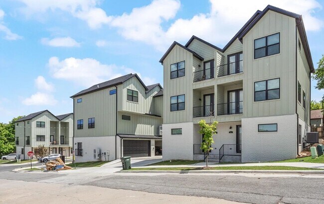 Building Photo - 618 Whitham Ave