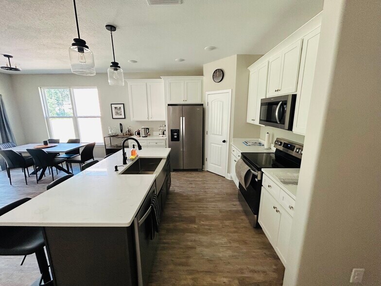 Building Photo - 5991 Born Dr