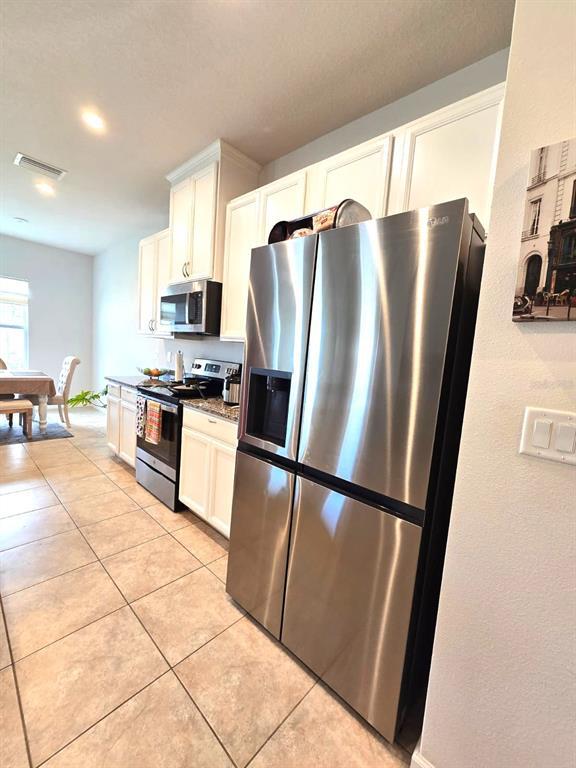 Building Photo - 10682 Old Sycamore Lp