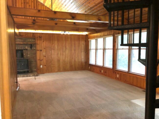 Building Photo - 107 Rockcrest Ridge