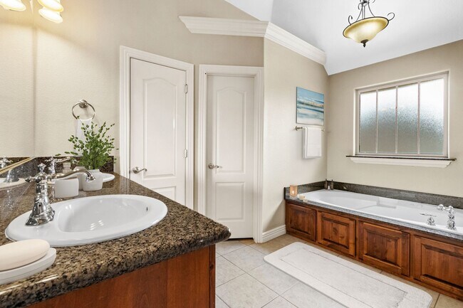 Building Photo - Wonderful home centrally located in Centerton with SOLAR - cut your electric bill down tremendously!