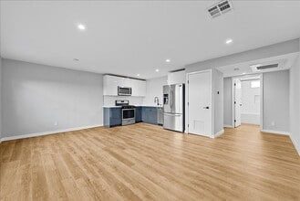 Building Photo - 941 Normandie Ave