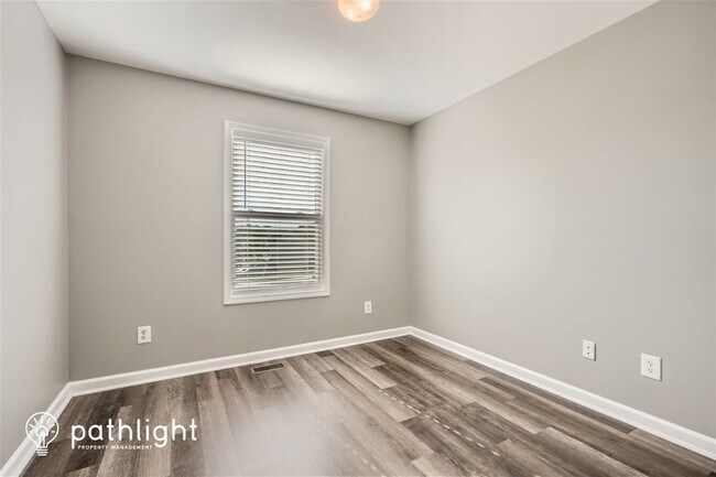 Building Photo - 213 Logan Creek Lane