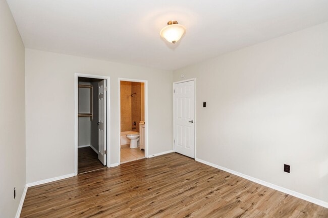 Building Photo - Lovely 3 Bedroom 2 Bathroom Home