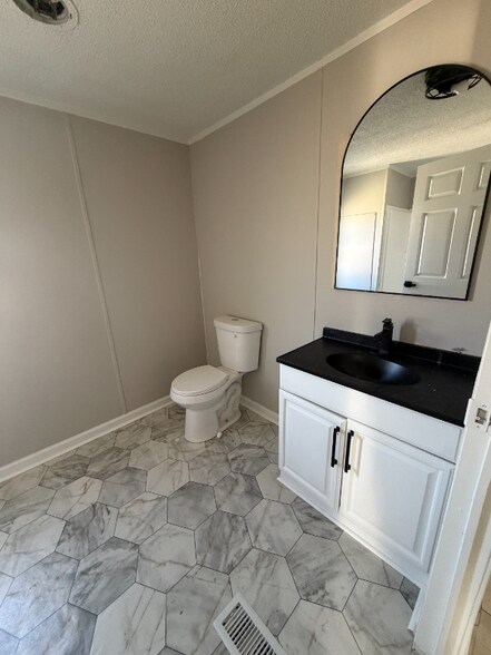 Building Photo - 106 Tim Hickey Cir