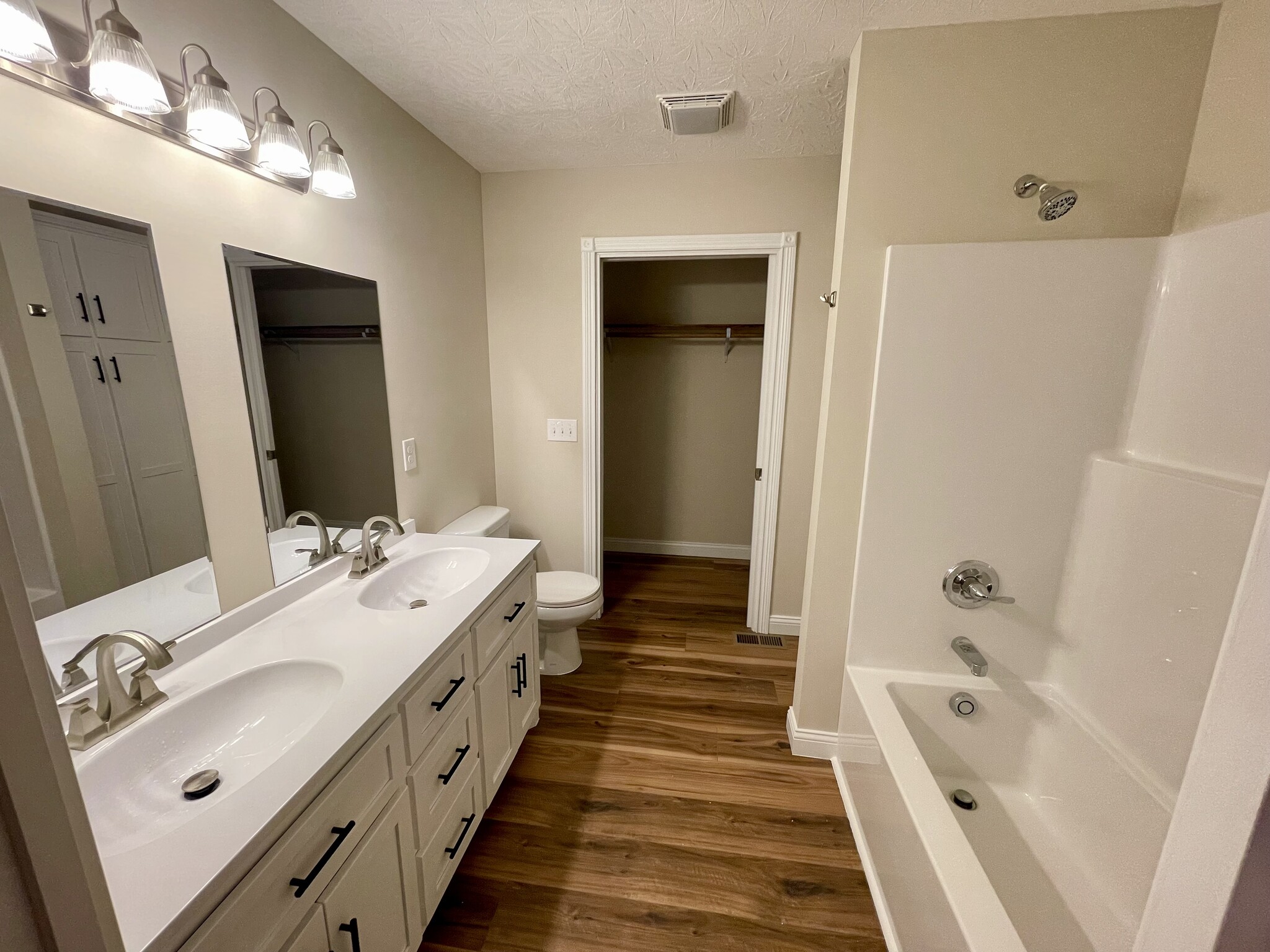 Master bathroom - 54 Harold Bishop Rd