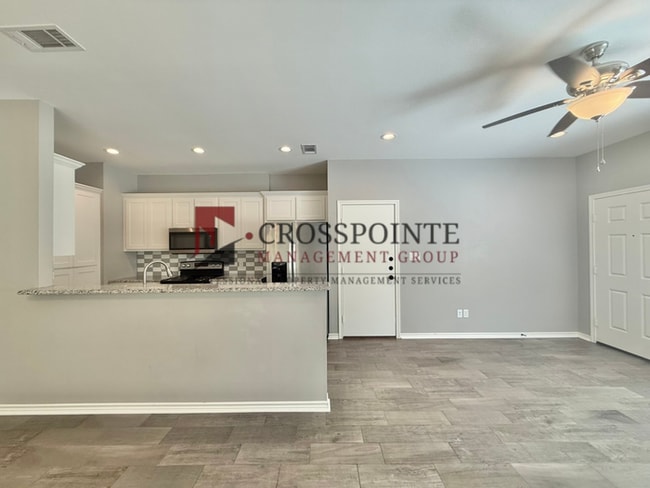 Building Photo - Tour Today! 2 Bedroom 2 Bath Duplex!