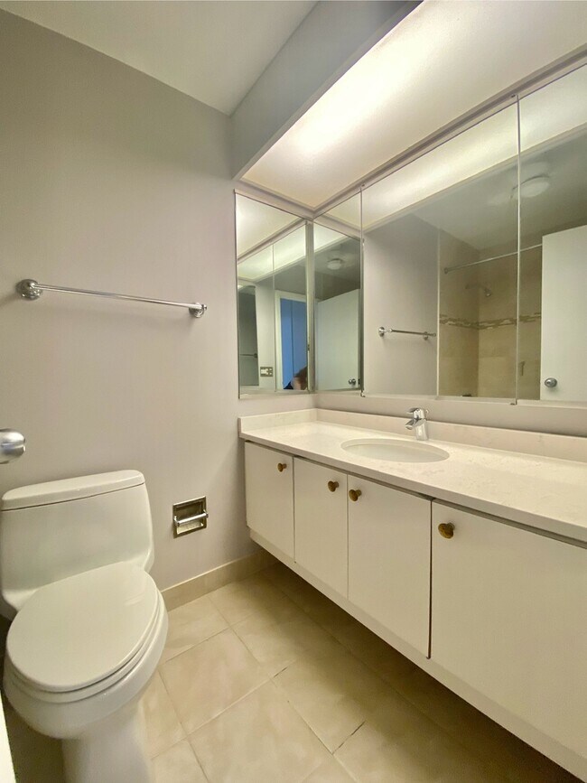 Building Photo - 155 N Harbor Dr