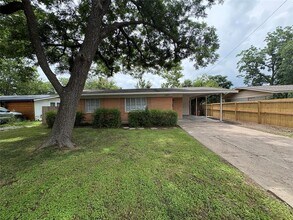 Building Photo - 1307 Corona Dr