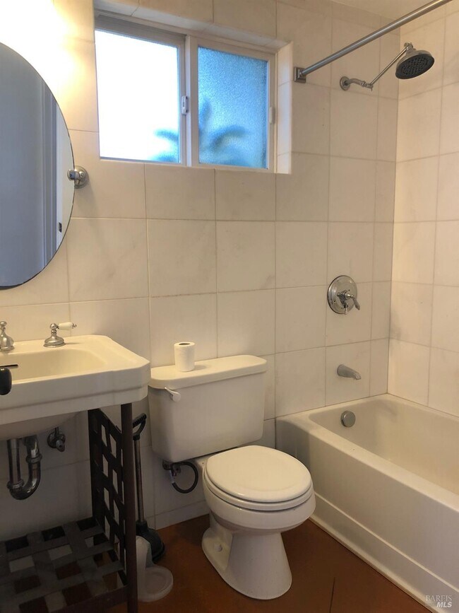 Building Photo - 334 Ridgway Ave