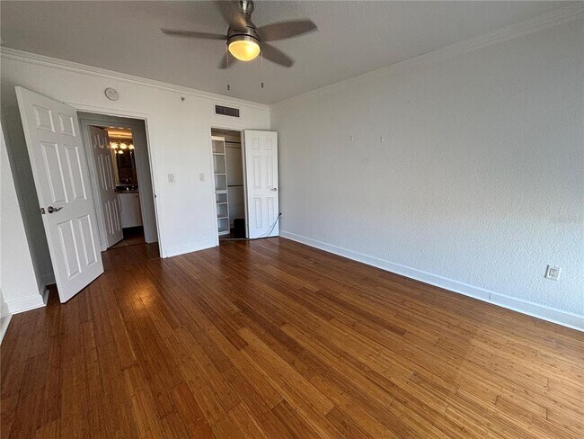 Building Photo - 470 3rd St S