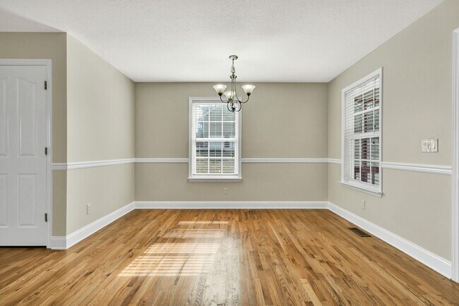 Building Photo - 217 Home Pl Ct SE