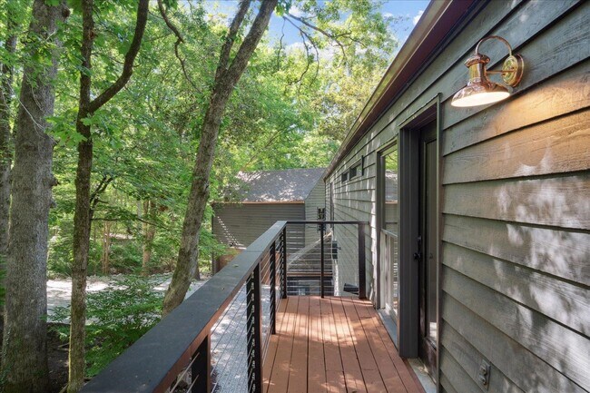 Building Photo - 439 Barbara Ln