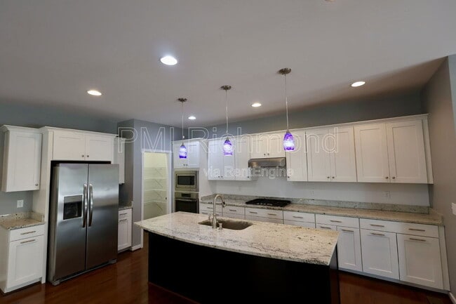 Building Photo - 7183 Yare St