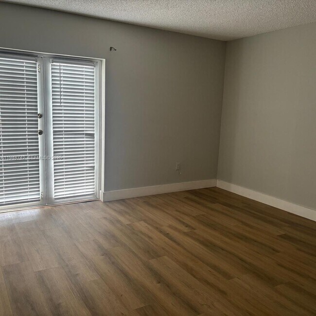 Building Photo - 9752 SW 145th Pl