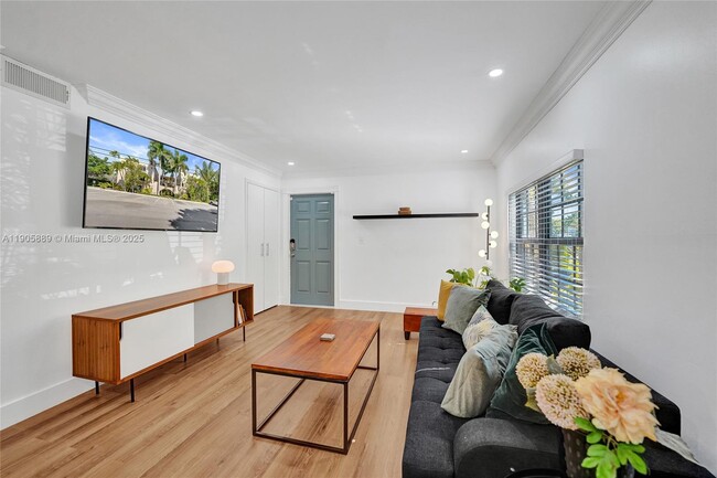 Building Photo - 815 NE 28th St