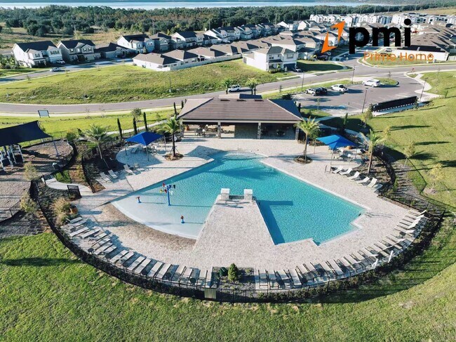 Building Photo - "Stunning 4-Bed Home with 2.5 Baths & Spac...