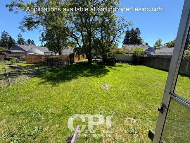 Building Photo - 806 1/2 Ayers Duplex - Multi - Family