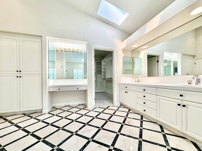 Building Photo - 4286 La Canada Rd