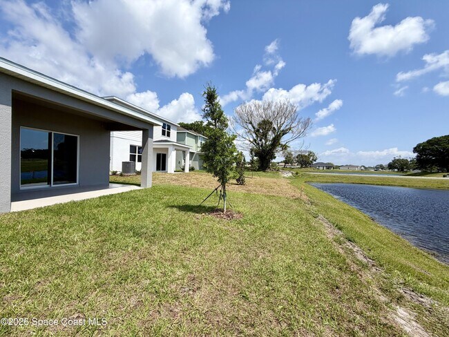 Building Photo - 917 Castleford Ave NE