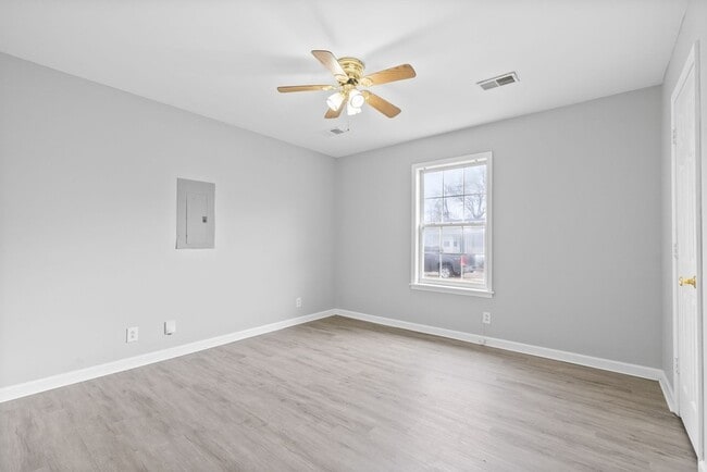 Building Photo - 1042 Shadow Ridge Ave