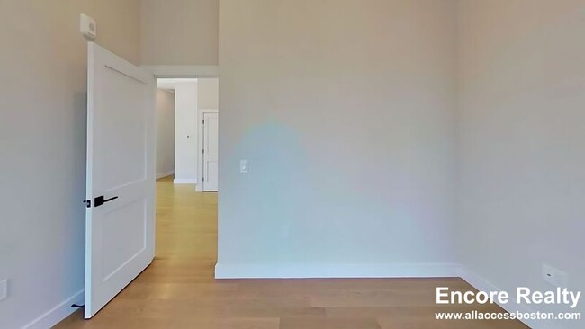 Building Photo - 16-18 Highgate St. (Roomate Rental) Unit 307