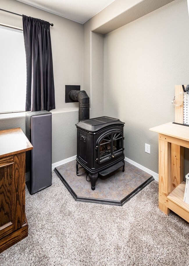 Building Photo - Fabulous 6 bedroom + office D20 Home with ...