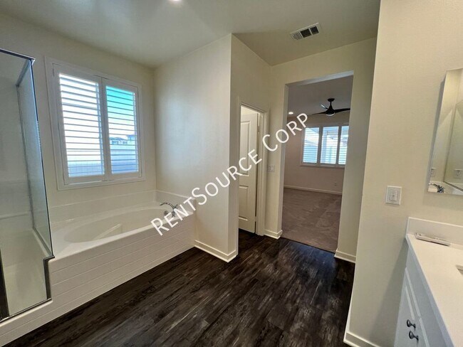 Building Photo - 45016 Marbella St