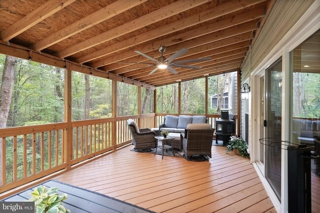 Building Photo - 10303 Bear Creek Dr