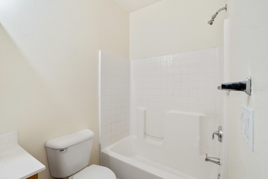 Building Photo - 7981 Bellina St