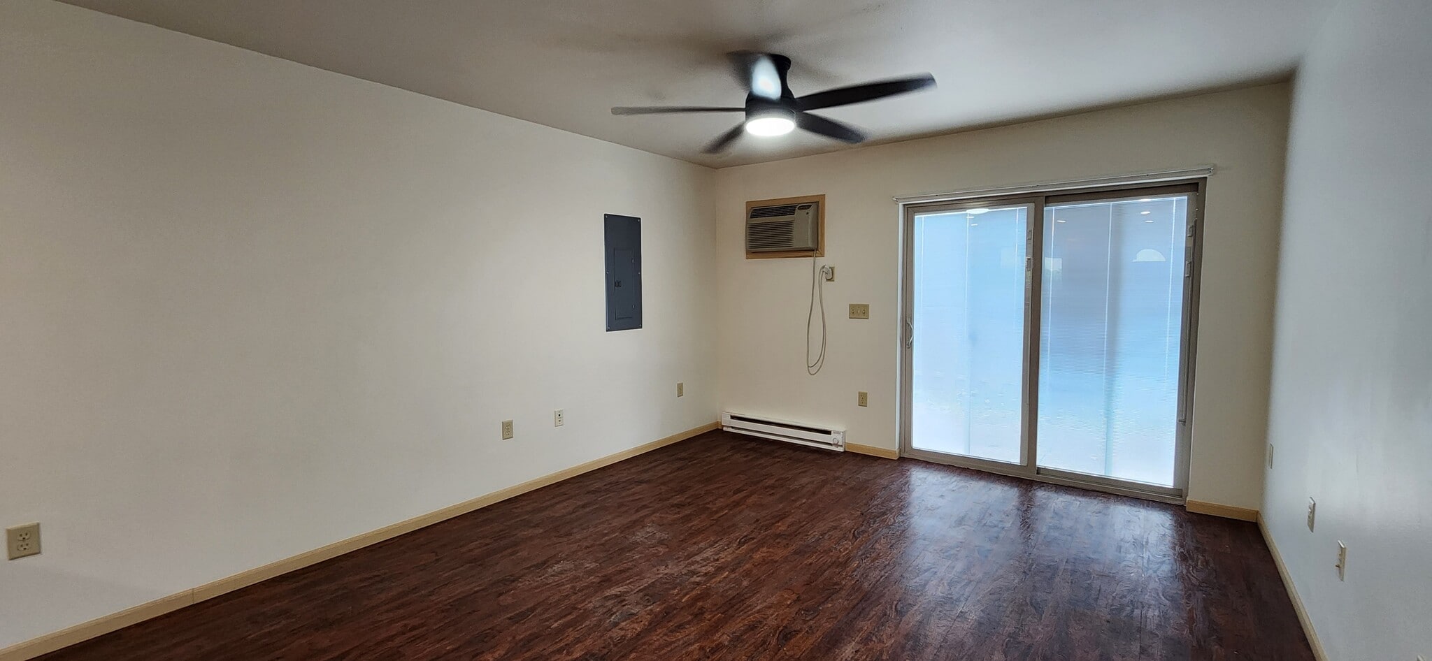 Building Photo - 1465 Green Bay St