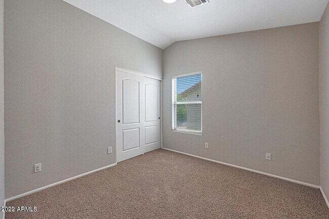 Building Photo - 15841 W Moreland St