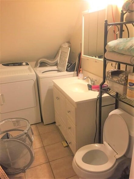 Building Photo - 166 Pearl St