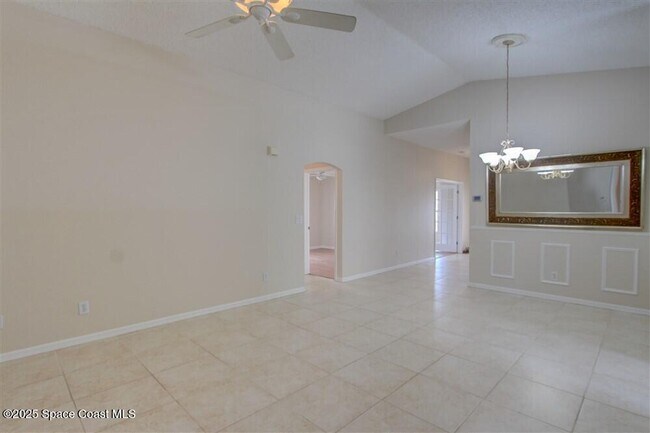 Building Photo - 2138 Caledonia Pl