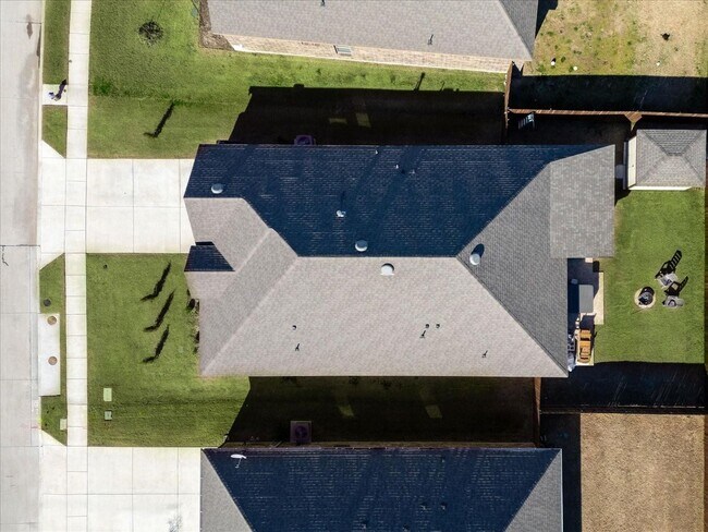 Building Photo - If you love to sit on the back porch then ...