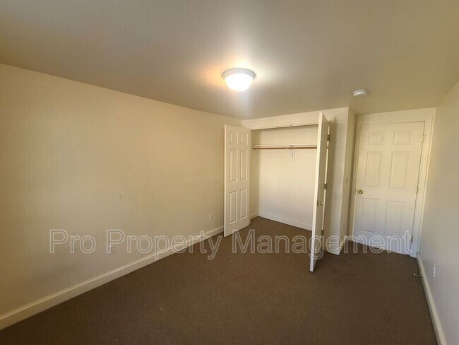 Building Photo - 133 Railroad St